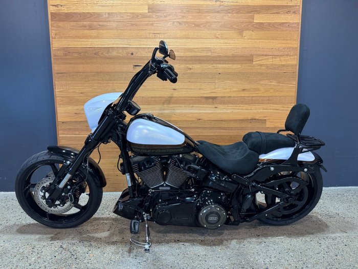 2017 Harley-davidson FXSE CVO PRO STREET BREAKOUT White