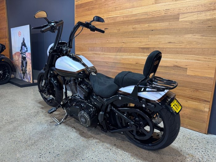 2017 Harley-davidson FXSE CVO PRO STREET BREAKOUT White