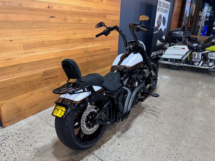 2017 Harley-davidson FXSE CVO PRO STREET BREAKOUT White