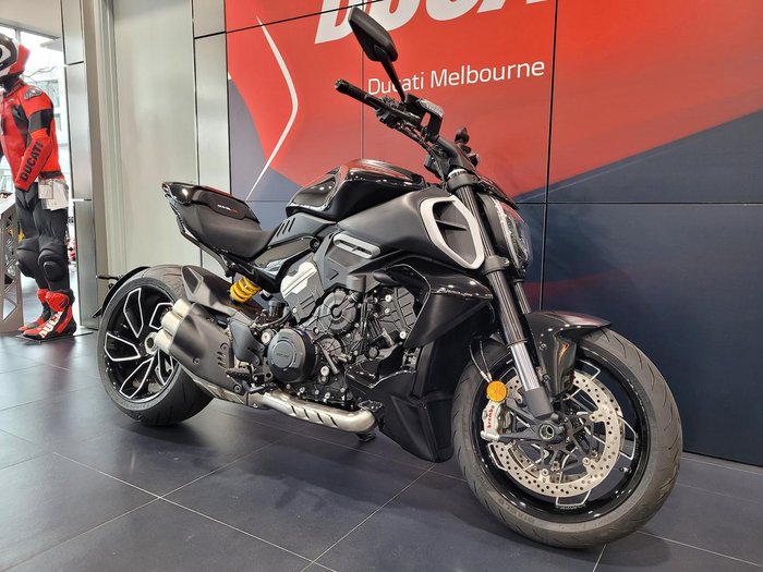 2025 Ducati Diavel V4 Diavel Black