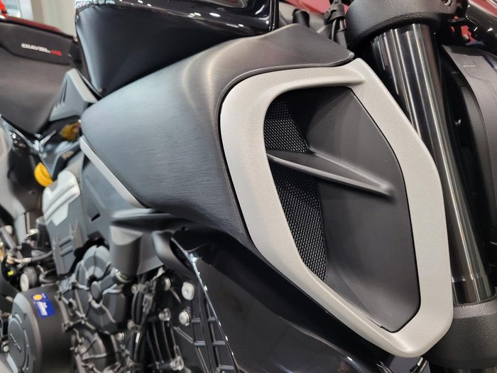 2025 Ducati Diavel V4 Diavel Black
