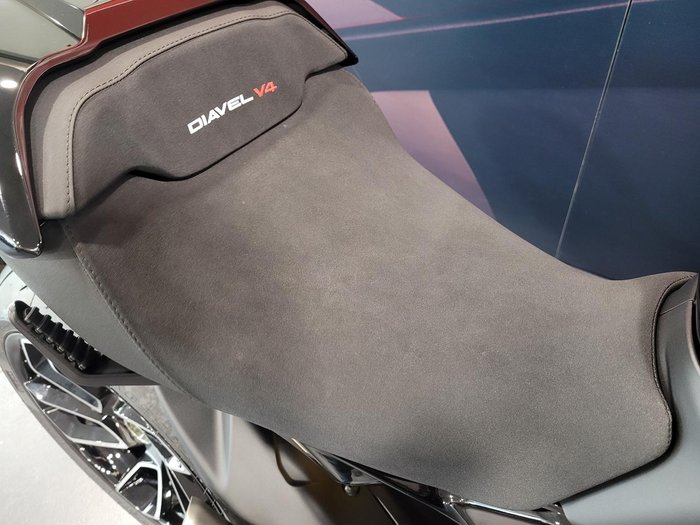 2025 Ducati Diavel V4 Diavel Black