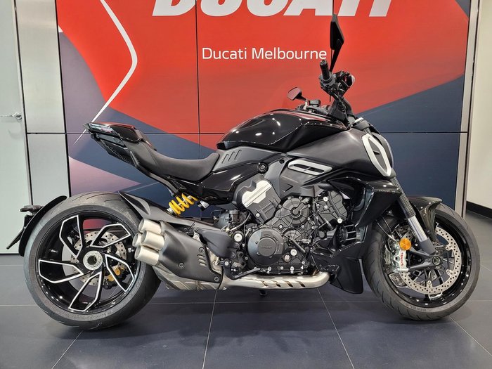 2025 Ducati Diavel V4 Diavel Black