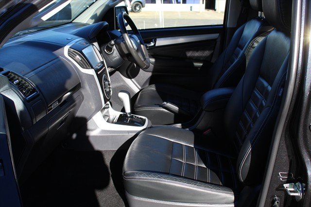2017 Isuzu MU-X LS-T MY17 Cosmic Black Mica