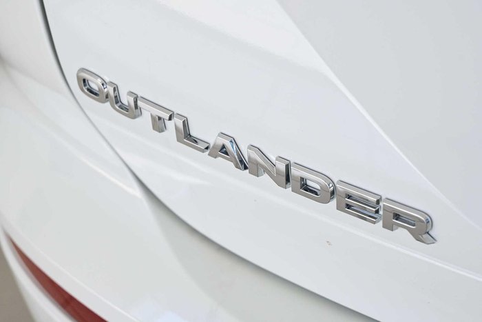 2024 Mitsubishi Outlander LS