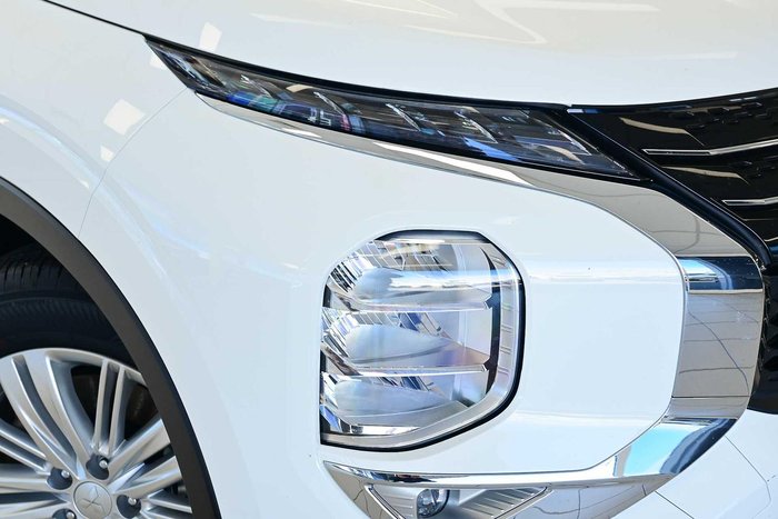 2024 Mitsubishi Outlander LS