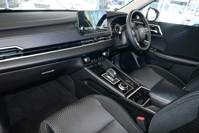 2024 Mitsubishi Outlander LS