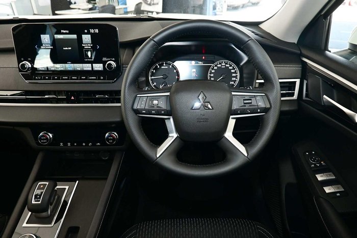 2024 Mitsubishi Outlander LS
