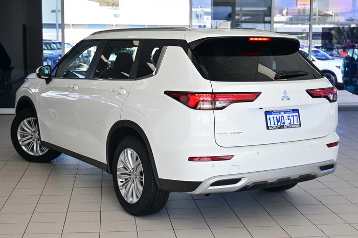 2024 Mitsubishi Outlander LS