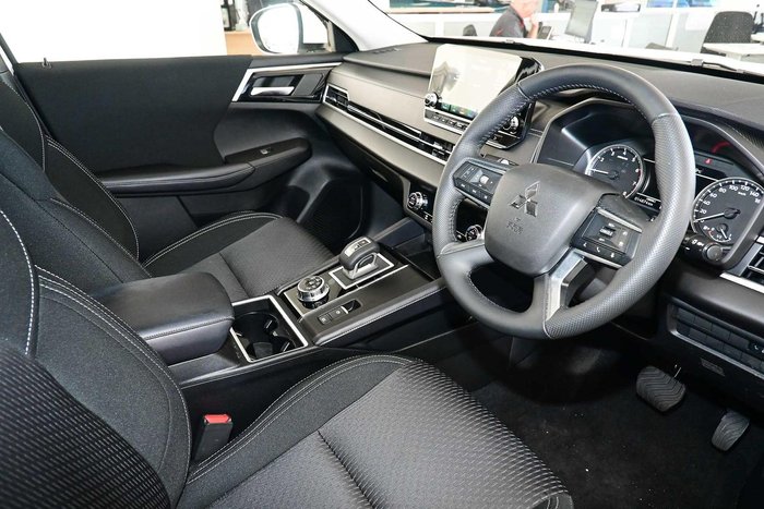 2024 Mitsubishi Outlander LS