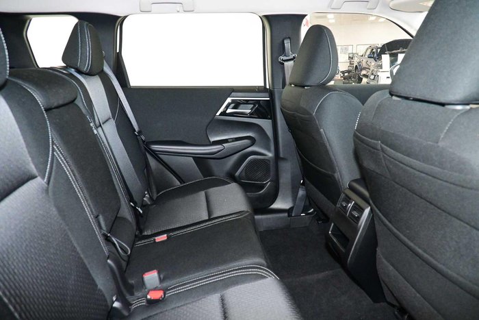 2024 Mitsubishi Outlander LS