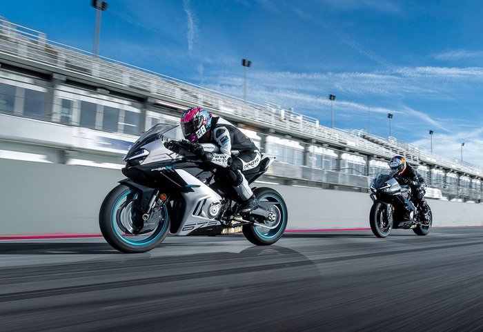 2025 CFMOTO 675SR-R SR Grey