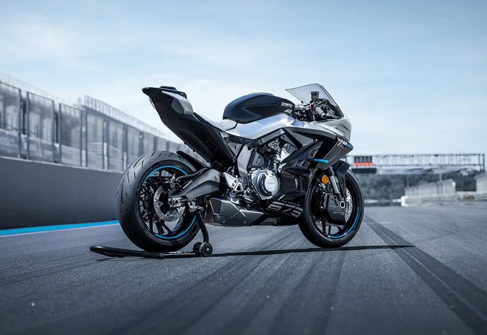 2025 CFMOTO 675SR-R SR Grey