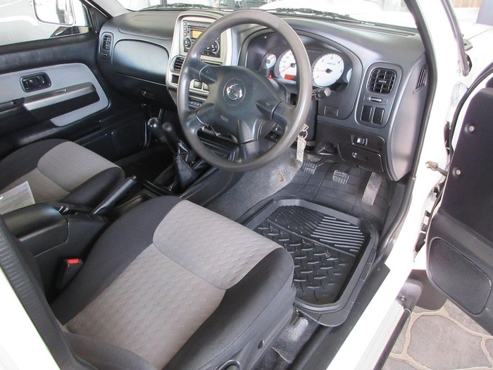 2012 Nissan Navara ST-R