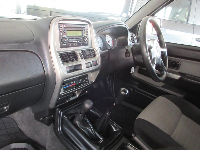 2012 Nissan Navara ST-R