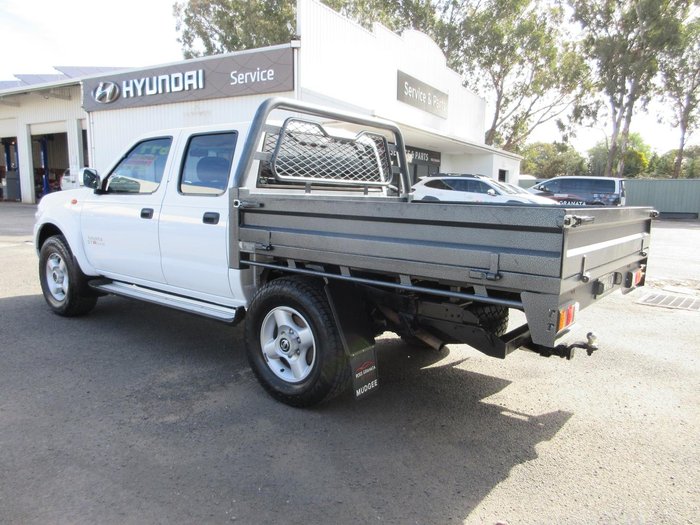 2012 Nissan Navara ST-R