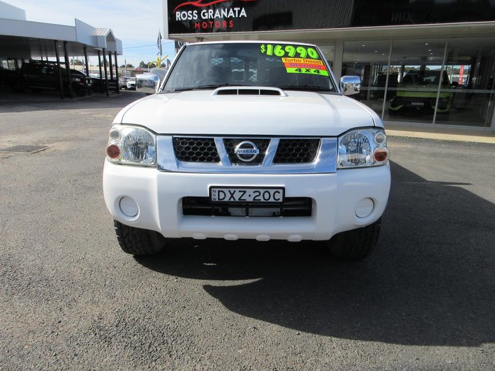 2012 Nissan Navara ST-R