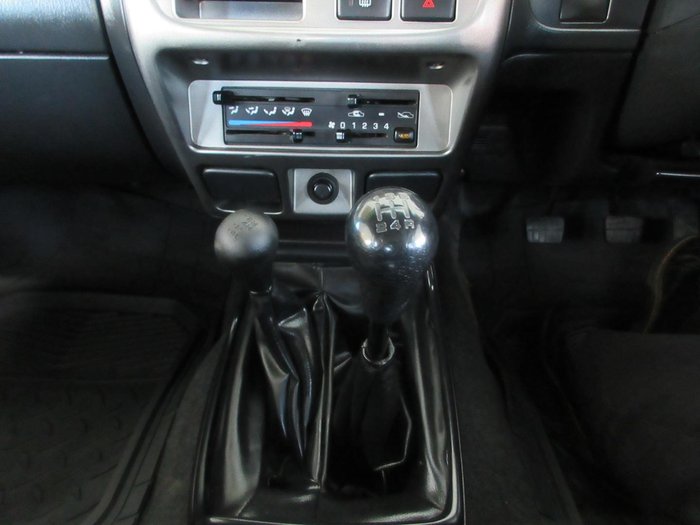 2012 Nissan Navara ST-R