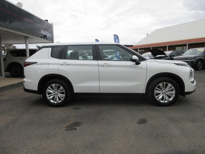 2025 Mitsubishi Outlander ES