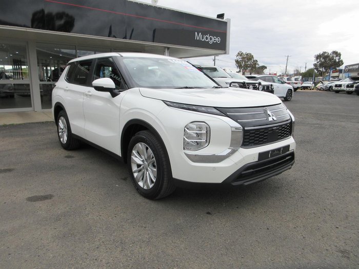 2025 Mitsubishi Outlander ES