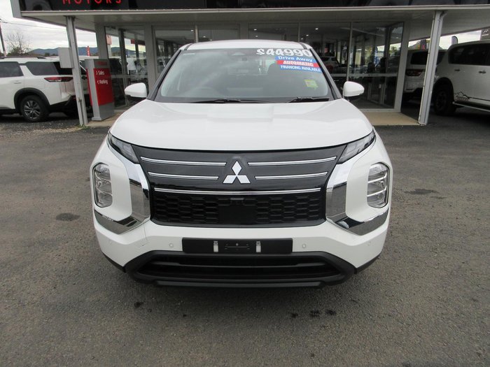 2025 Mitsubishi Outlander ES