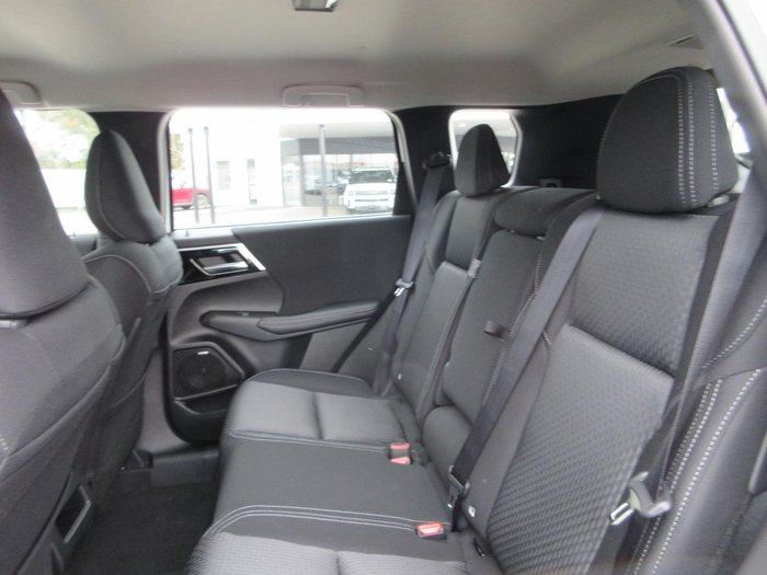 2025 Mitsubishi Outlander ES
