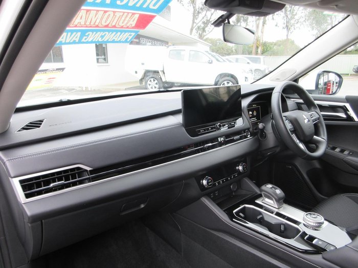2025 Mitsubishi Outlander ES
