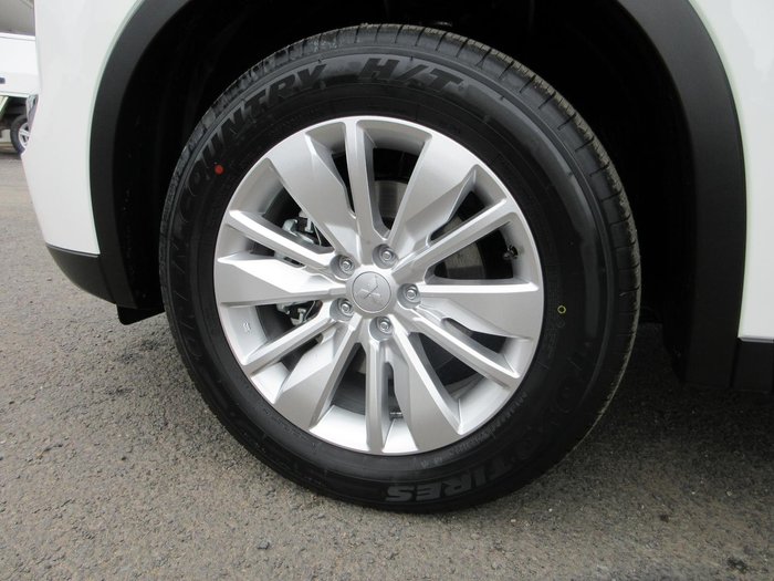 2025 Mitsubishi Outlander ES