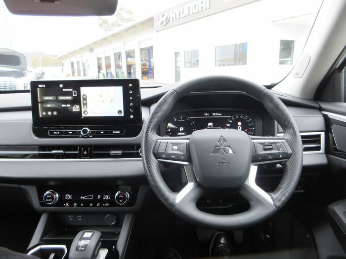 2025 Mitsubishi Outlander ES