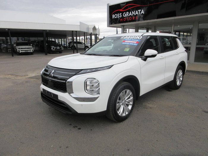 2025 Mitsubishi Outlander ES