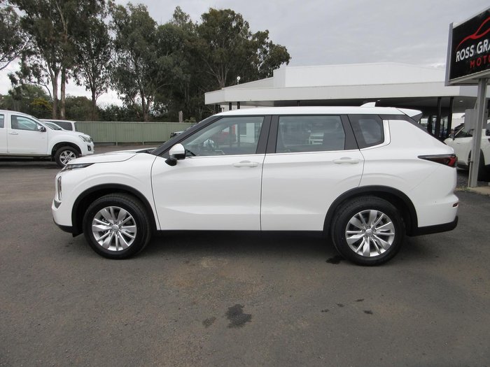 2025 Mitsubishi Outlander ES