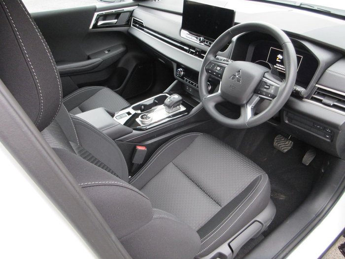 2025 Mitsubishi Outlander ES