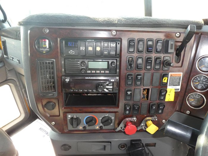 2019 MACK Clxt Titan