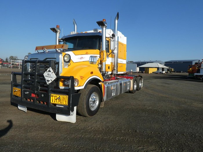 2019 MACK Clxt Titan yellow