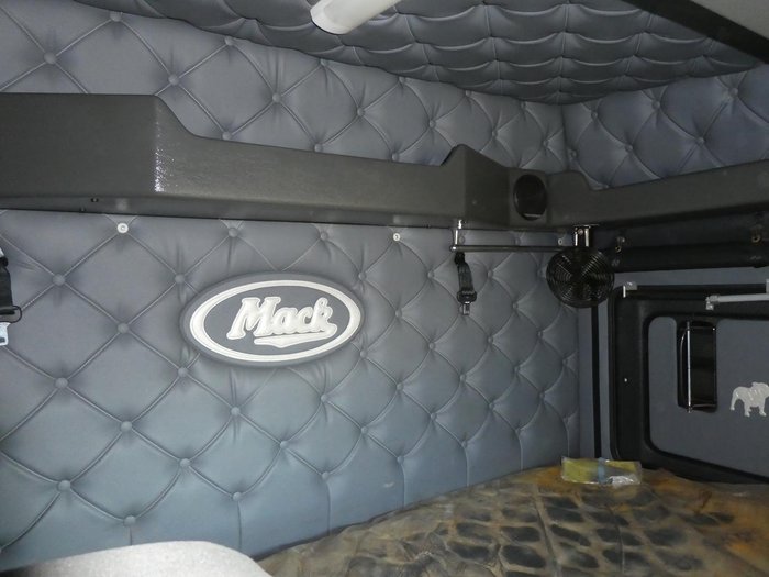 2019 MACK Clxt Titan yellow