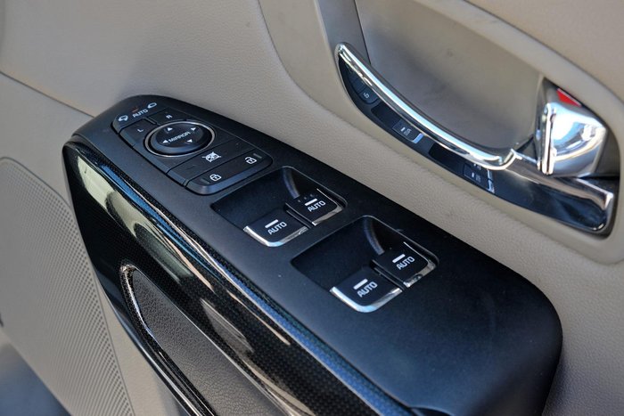 2019 Kia Carnival SLi YP MY20 Snow White Pearl