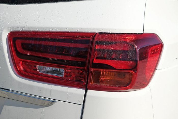 2019 Kia Carnival SLi YP MY20 Snow White Pearl