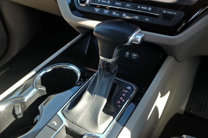 2019 Kia Carnival SLi YP MY20 Snow White Pearl
