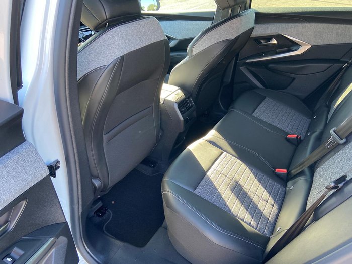 2025 Peugeot 3008 Allure Hybrid P64 MY25 Okenite White