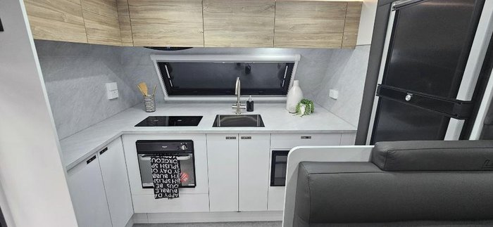 2025 Lotus Caravans Hollywood 24