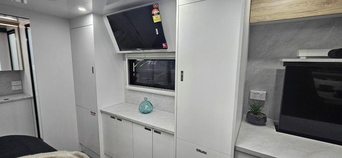 2025 Lotus Caravans Hollywood 24