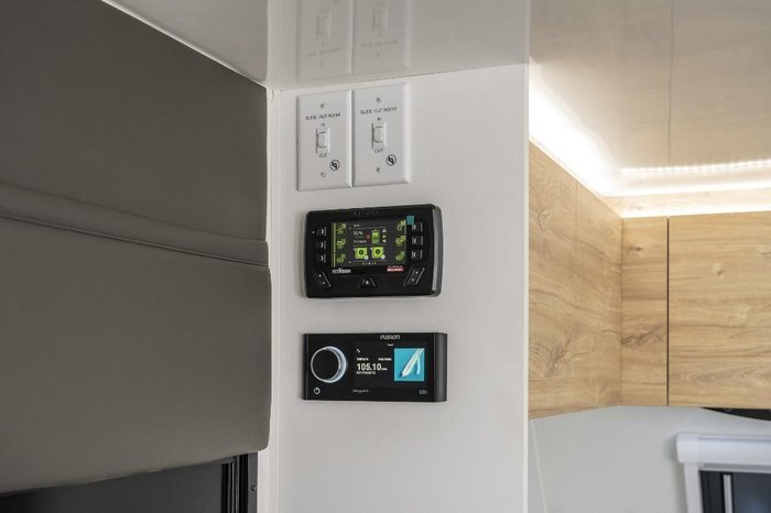 2025 Lotus Caravans Hollywood 24