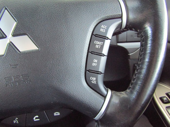 2014 Mitsubishi Pajero