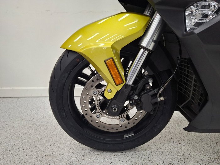 2018 BMW Motorrad C 650 SPORT Yellow