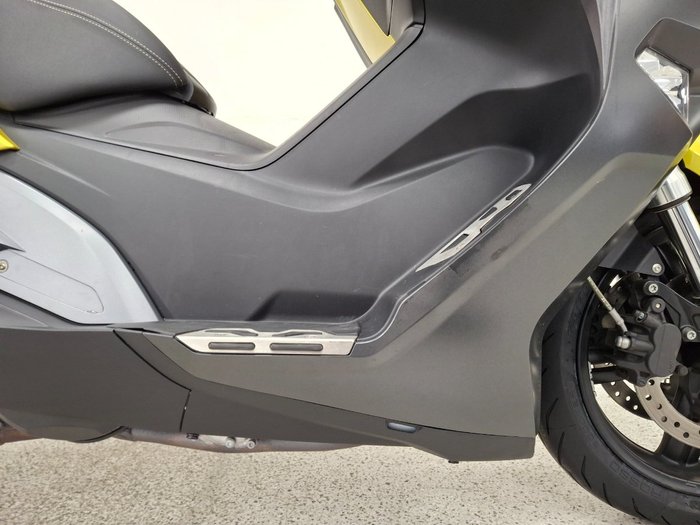 2018 BMW Motorrad C 650 SPORT Yellow