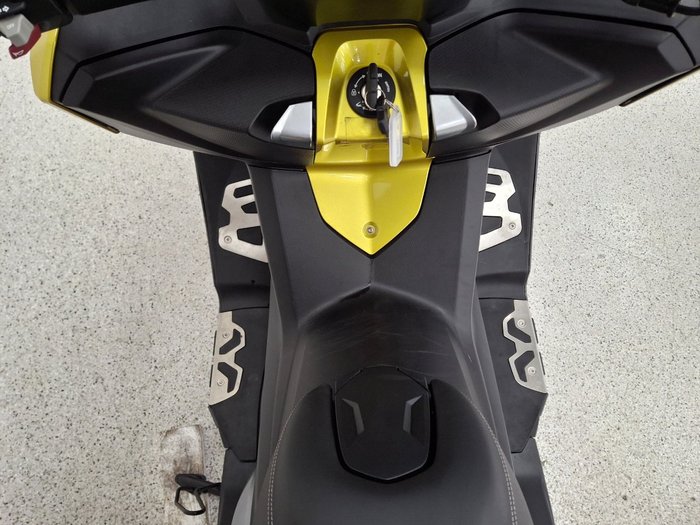 2018 BMW Motorrad C 650 SPORT Yellow