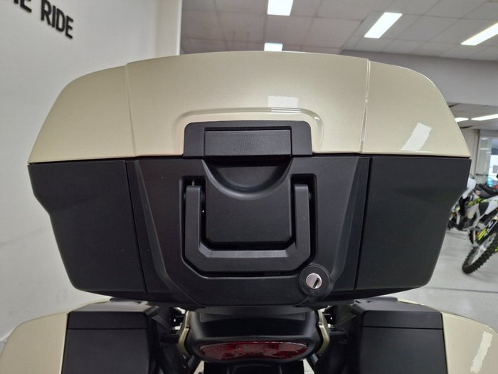 2014 Triumph SPRINT GT BROWN
