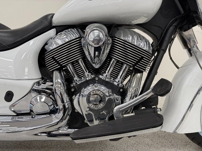 2017 INDIAN CHIEF CLASSIC White