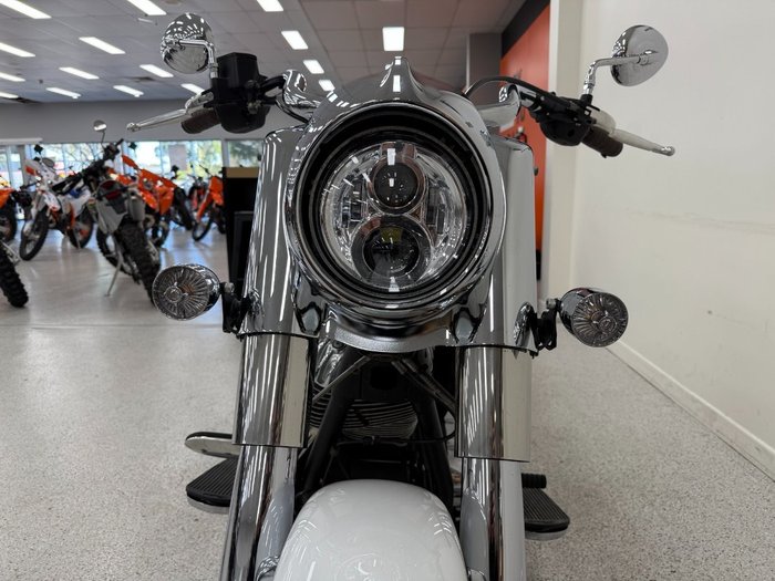2017 INDIAN CHIEF CLASSIC White
