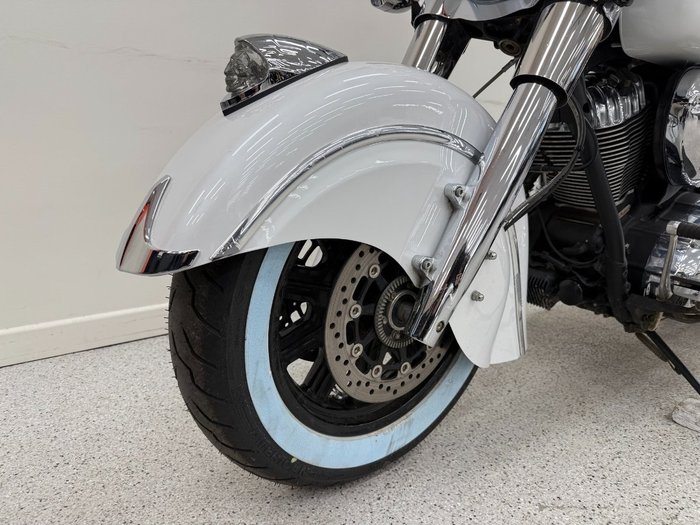 2017 INDIAN CHIEF CLASSIC White